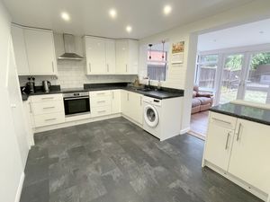 Campernell Close- click for photo gallery